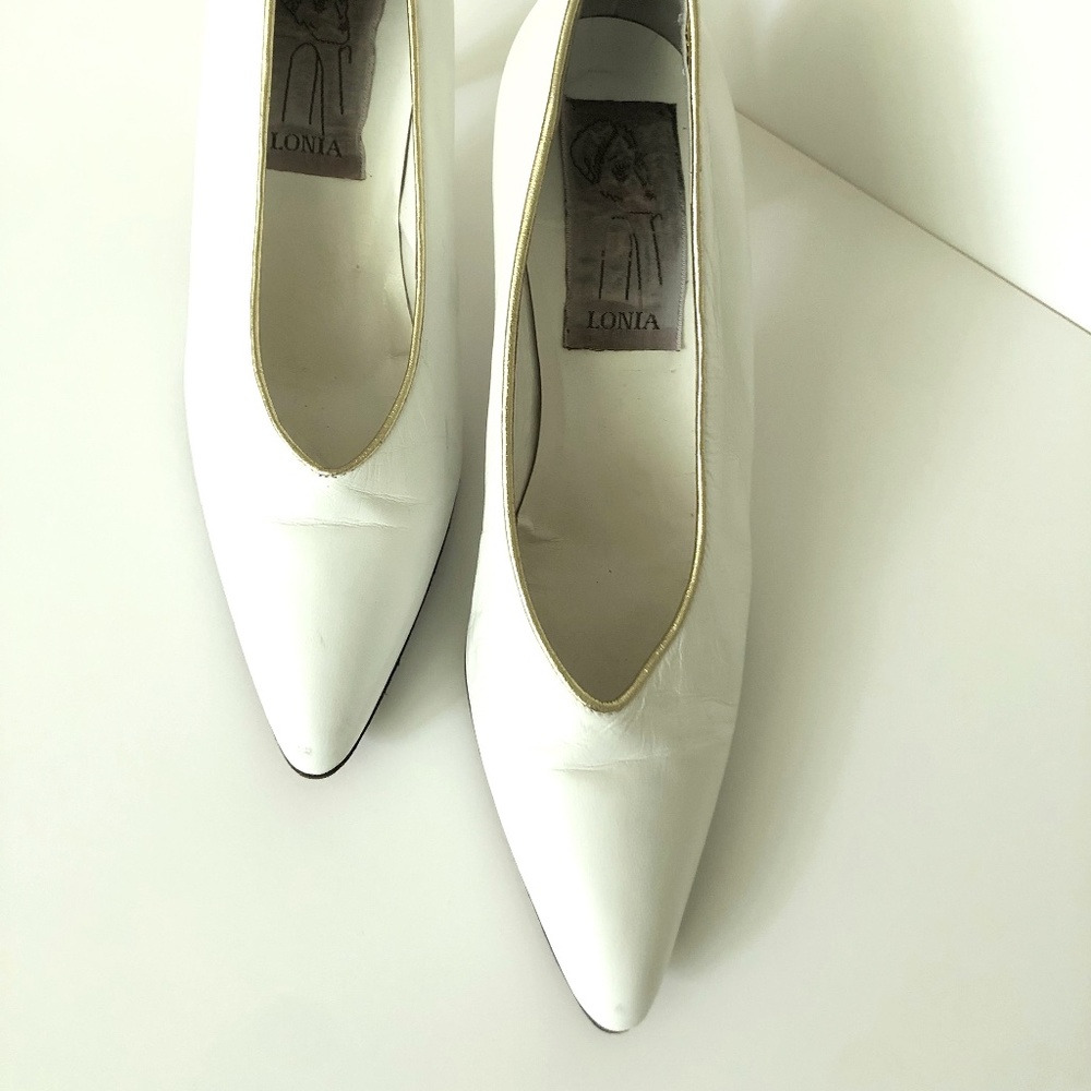 Vintage White with Gold Leather Trim. 81/2 B | 2.75" heel.